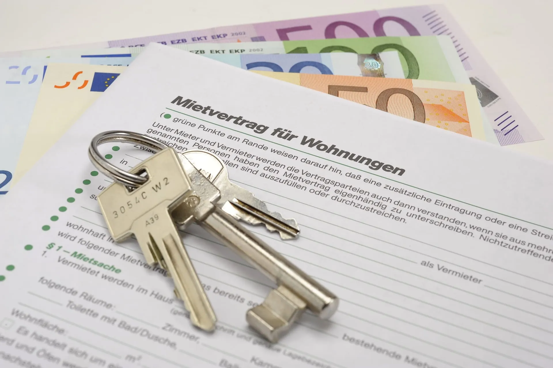 Mietvertrag prüfen: So vermeiden Sie teure Fehler mit der ultimativen Checkliste